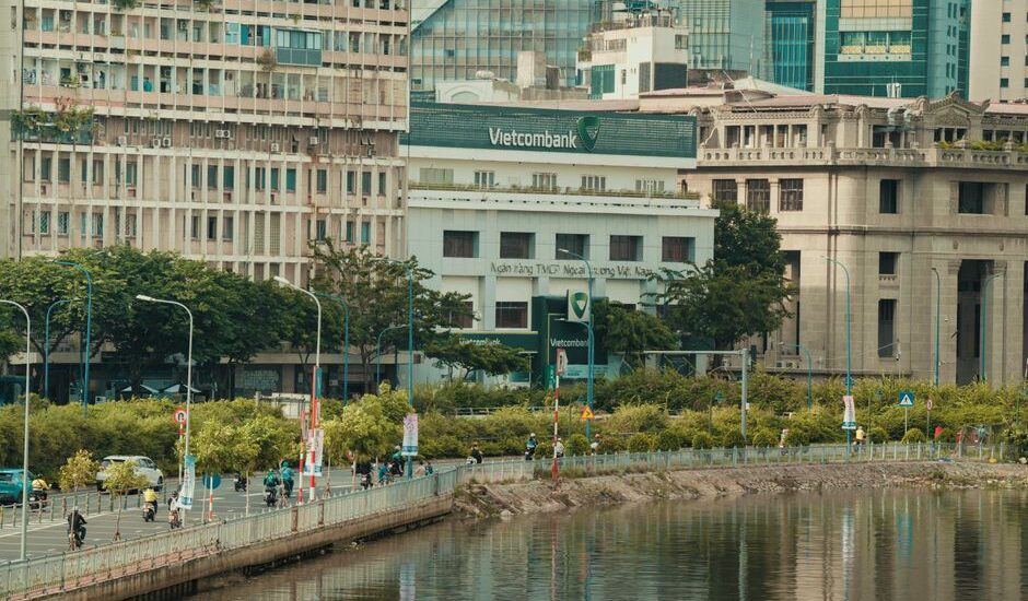 Ngân hàng Nhà nước hạ trần lãi suất cho vay: Dòng vốn rẻ tiếp sức thị trường bất động sản?