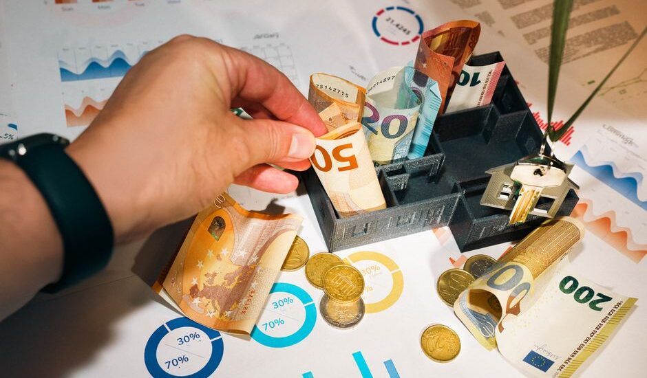 NHNN GIẢM TRẦN LÃI SUẤT HUY ĐỘNG: KỲ VỌNG THÚC ĐẨY TÍN DỤNG BĐS CUỐI NĂM 2026